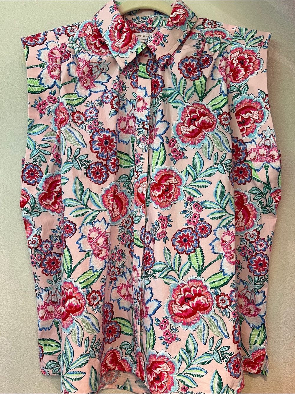 crown & ivy Pink Floral Sleeveless Button Down Printed Top